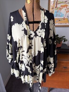 Anthropologie Bel Kazan Black & Cream Floral  Blouse Caftan